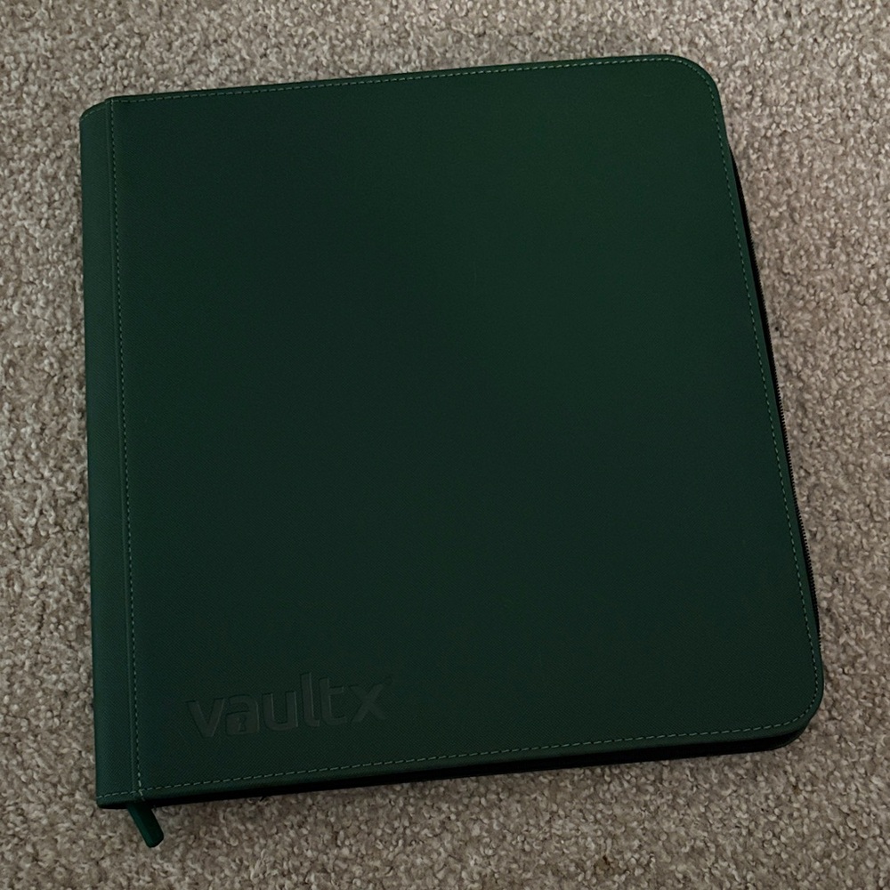 Vault X EXO-TEC 12 Pocket Zip Card Binder